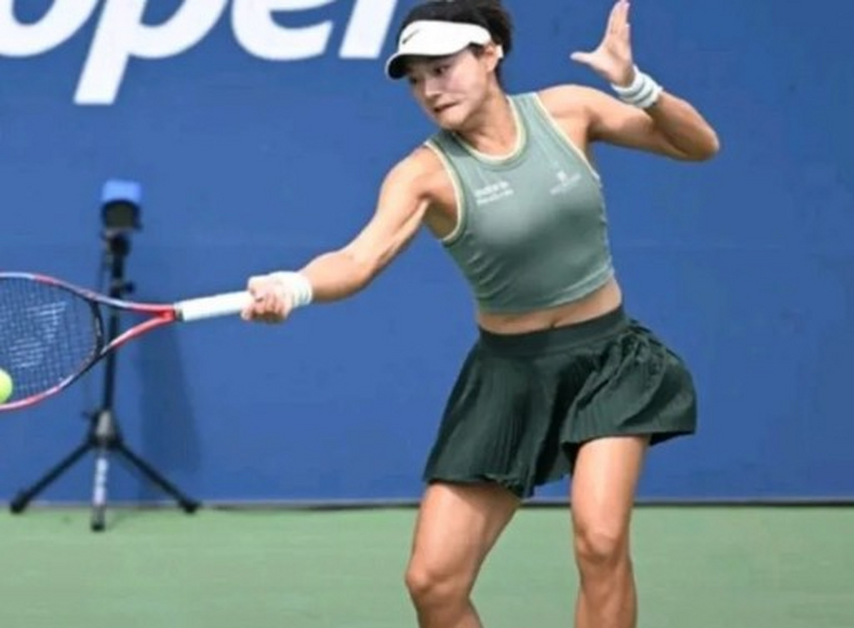 九游体育-包含阿扎伦卡爆冷击败中国队，战术调整引爆全场！的词条